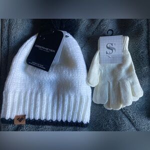 Obermeyer winter hat for kids with free gloves.